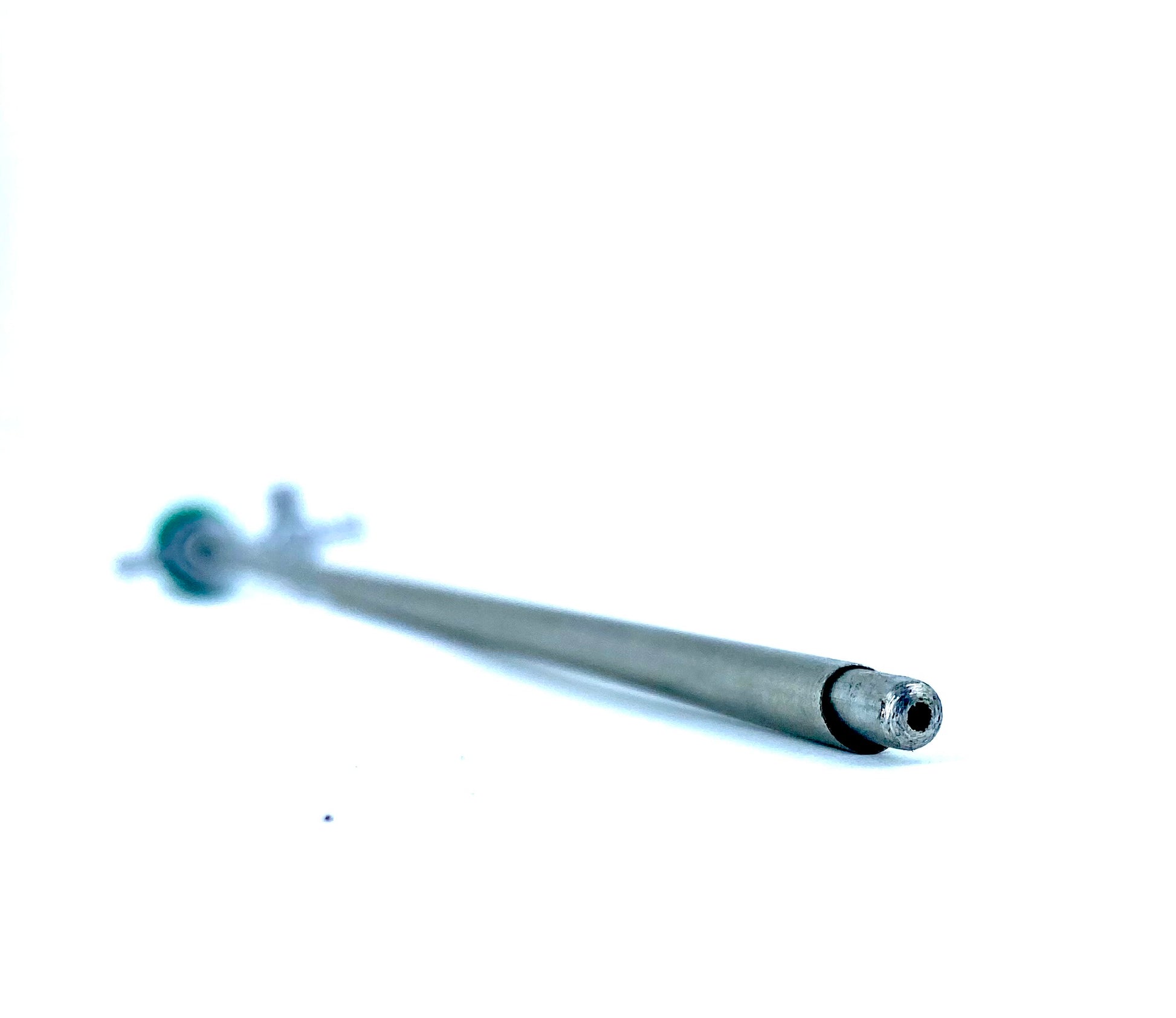 Hysteroscopy single-channel sheath instrument and scope interface detail